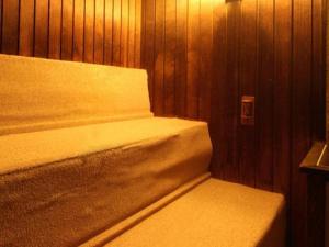 Postel nebo postele na pokoji v ubytování Miyakonojo Sun Plaza Hotel