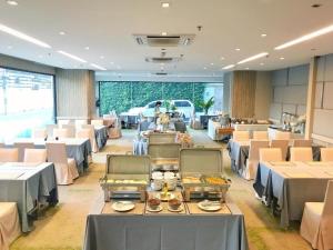 ห้องอาหารหรือที่รับประทานอาหารของ Clef Hotel Bangkok