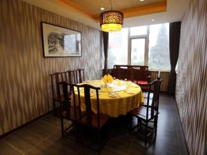 a dining room with a yellow table and chairs at Beijing Lavande Hotel Shunyi Subway Station Branch in Shunyi