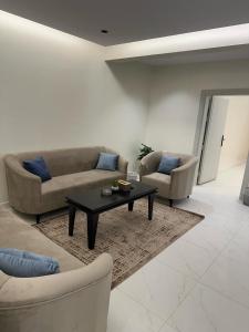 a living room with two couches and a coffee table at شقة فاخرة مودرن in Al Kharj