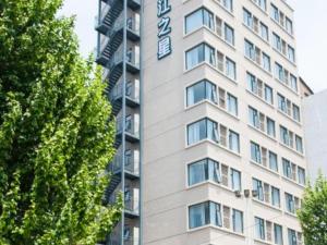 a tall building with a sign on the side of it at Jinjiang Inn Wuhan Zhonghua Road HuangheLou Branch in Wuhan