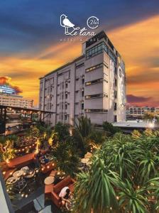 una representación de un hotel con un edificio en Letana Hotel Samuprakarn, en Bang Phli