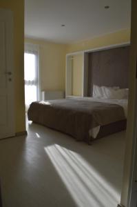 
Un pat sau paturi într-o cameră la Hotel Nova
