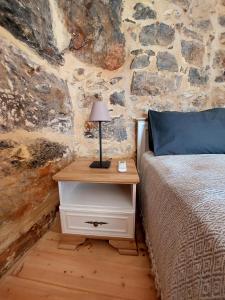 Postel nebo postele na pokoji v ubytování Roza Stone Studio & Suite