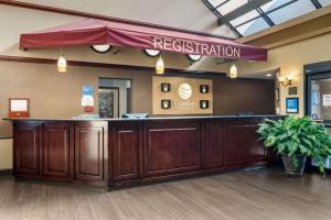 a restaurant with a reception desk in a lobby at Comfort Inn & Suites Suwanee - Sugarloaf in Suwanee