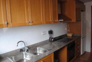 A kitchen or kitchenette at Apartamentos Moravella