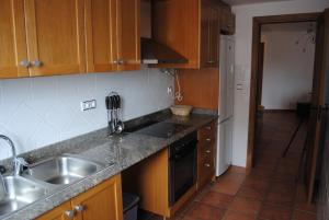 A kitchen or kitchenette at Apartamentos Moravella