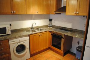 A kitchen or kitchenette at Apartamentos Moravella