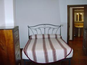 A bed or beds in a room at Apartamentos Moravella