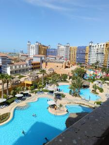The swimming pool at or close to بورتو مارينا الساحل الشمالي