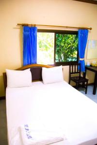Un pat sau paturi într-o cameră la TAWANCHAY HOTEL PHATTHALUNG