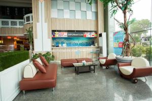 a lobby with couches and chairs in a building at Aurora Bay Hotel in Bangna