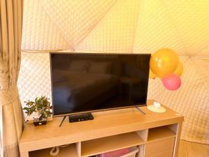 a flat screen tv sitting on a stand with a balloon at Ozone by Bankhaokho in Ban Thung Samoe