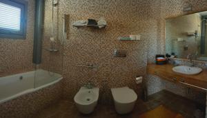 Bilik mandi di Guest House Birrificio Abruzzese +17 gambar