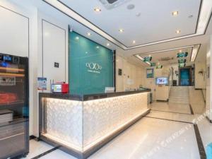 Lobby o reception area sa Xana Hotelle Xiamen Airport Zone Government