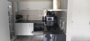 Η κουζίνα ή μικρή κουζίνα στο Apartamento camiño dos Faros