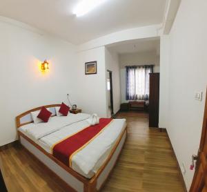 Postel nebo postele na pokoji v ubytování Jain Homestay