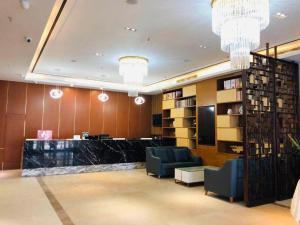 a lobby with two chairs and a desk in a building at Yitel Shanghai Hongqiao Railway Station National Convention and Exhibition Center in Fangjiayao