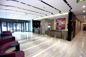 a lobby with purple chairs and a bar at Lavande Hotels Changzhi City God Temple in Changzhi