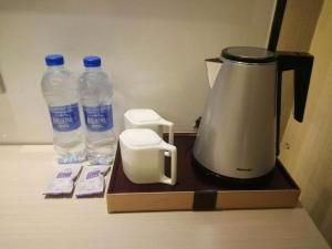 a blender and two bottles of water in a refrigerator at Lavande Hotels Urumqi Xinmin West Street Hongda Plaza in Ürümqi
