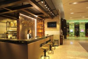 The lounge or bar area at James Joyce Coffetel·Xinzhou Heping Road