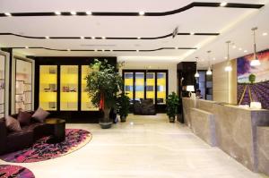 ล็อบบี้หรือแผนกต้อนรับของ Lavande Hotels·Qingdao Wusi Square