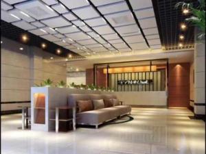 a lobby with a couch in a building at Jinjiang Inn Style Linfen Shenglong International Plaza Jiefang Road in Linfen