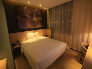 Postel nebo postele na pokoji v ubytování IU Hotels Xinzhou Bus Terminal