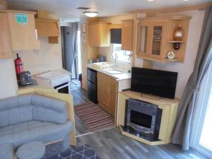 a kitchen and living room with a caravan at 6 berth 3 bedroom Northshore Skegness Emirates in Skegness