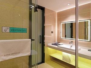A bathroom at Xana Lite·Qingyuan Dongcheng Avenue