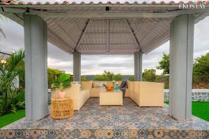 Μπαλκόνι ή βεράντα στο Ekostay Cliffside Villa I Mountain View