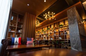 a dining room with a table and a library at James Joyce Coffetel Linfen Xiangyang West Road in Linfen