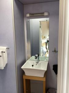 Koupelna v ubytování Aachen Hotel