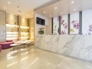 Μια τηλεόραση ή/και κέντρο ψυχαγωγίας στο Lavande Hotel·Wuhan Jianghan Road Wanda Plaza