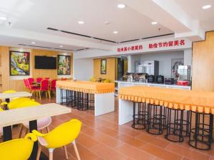 Restoran või mõni muu söögikoht majutusasutuses IU Hotel Baoding Yuhua East Road Passenger Center