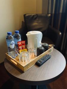 Příslušenství pro přípravu čaje a kávy v ubytování HOTEL BORNEM