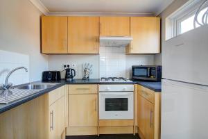 Η κουζίνα ή μικρή κουζίνα στο Milton Keynes - Neath Hill