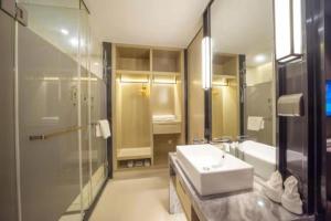 Bathroom sa Echarm Hotel Fuzhou Yantai Mountain Olympic