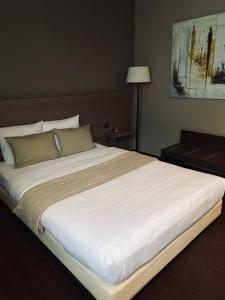 Postel nebo postele na pokoji v ubytování HOTEL BORNEM
