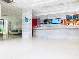 The lobby or reception area at City Comfort Inn Guangzhou Liwan Zengjiao Jushu Metro Station