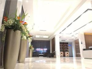 The lobby or reception area at City Comfort Inn Shenzhen Shiyan Science and Technology Park