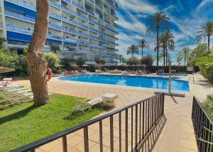 Basen w obiekcie Skol 727 Lovely 2 Bedroom Duplex in Marbella Center lub w pobliżu