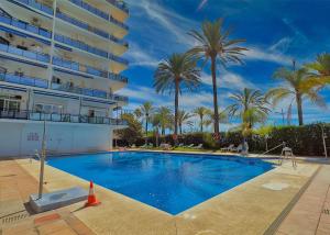 Basen w obiekcie Skol 727 Lovely 2 Bedroom Duplex in Marbella Center lub w pobliżu