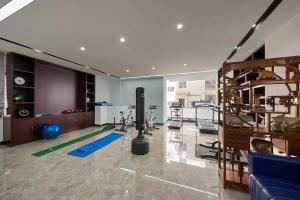 a living room with a gym with exercise equipment at Laog hao hotel in Shunde