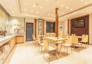 A restaurant or other place to eat at City Comfort Inn Liuzhou The Mixc Xijiang Road