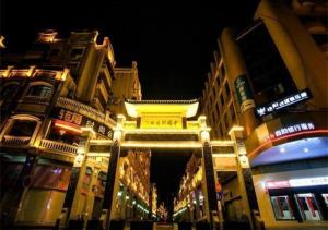 a group of buildings in a city at night at City Comfort Inn Wuzhou Arcade City Sanzongfu in Wuzhou