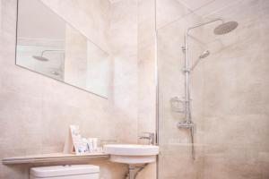 Koupelna v ubytování RVHotels GR92