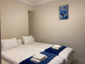 Letto o letti in una camera di Cultural Crossing Hotel