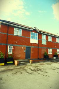 a red brick building with a blue door at Flat 3, 2Bed Speedwell, Bristol UK in Bristol