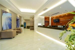 a lobby of a hotel with a waiting room at City Comfort Inn Yibin Cuipingshan Park in Nanguang
